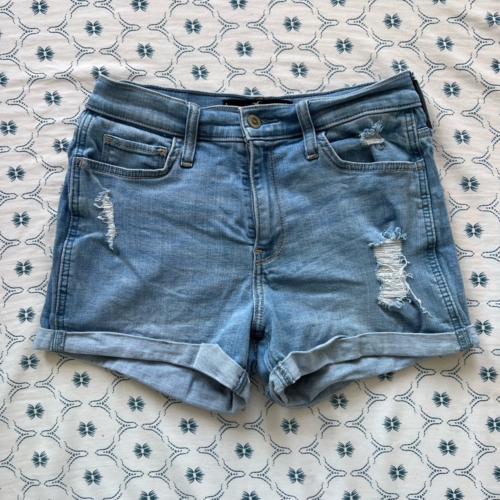 HOLLISTER HIGH RISE 3” DENIM SHORT